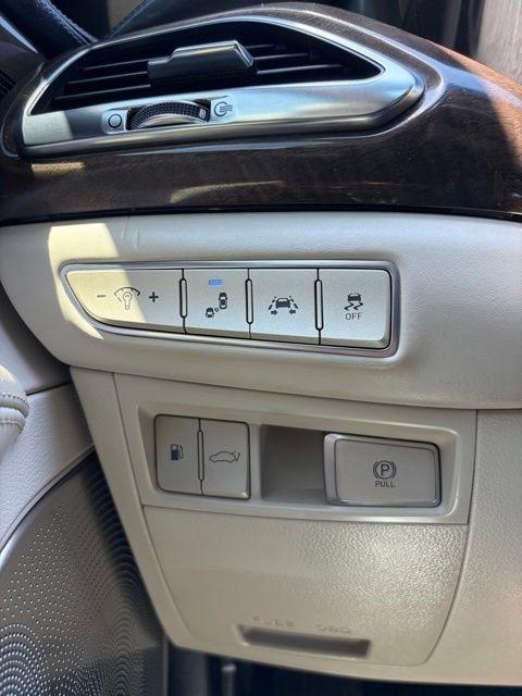 Genesis G90  2018