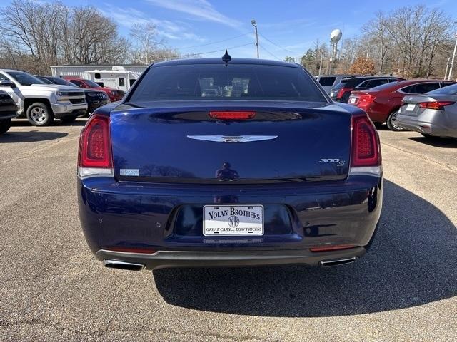 Chrysler 300  2016
