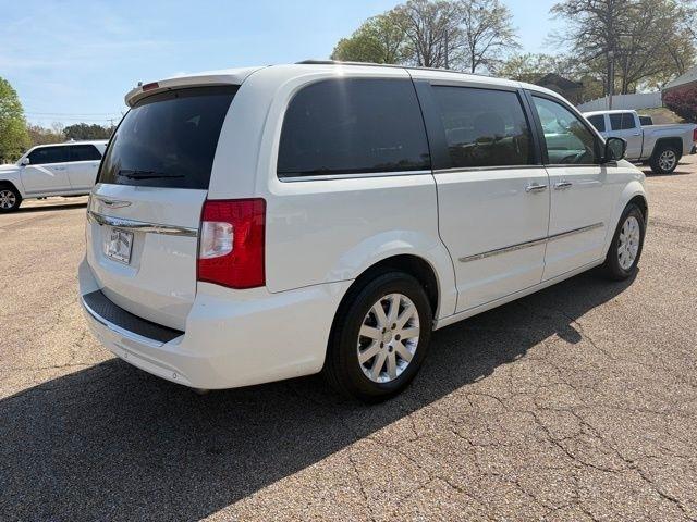 Chrysler Town & Country  2012