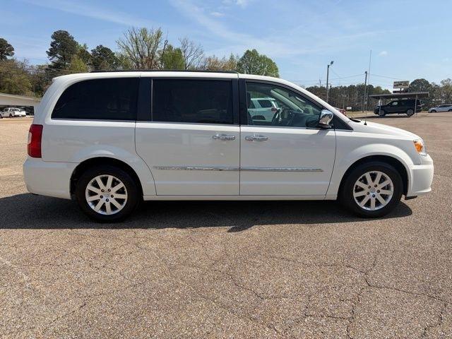 Chrysler Town & Country  2012