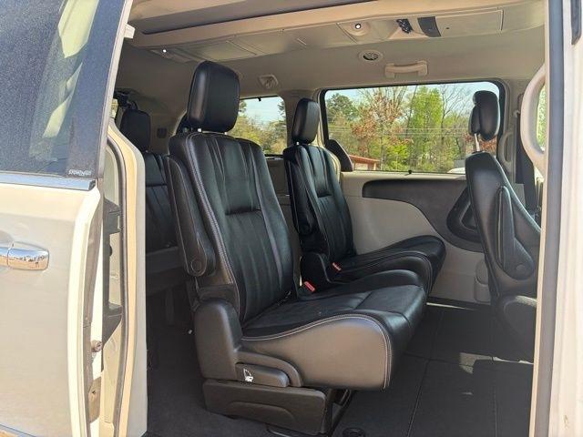 Chrysler Town & Country  2012