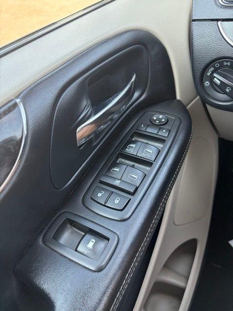 Chrysler Town & Country  2012