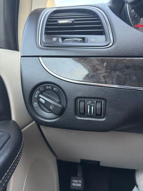 Chrysler Town & Country  2012