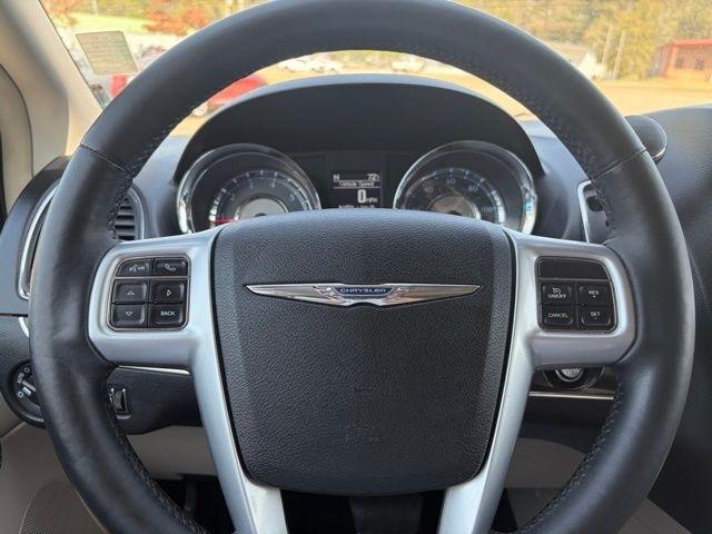 Chrysler Town & Country  2012