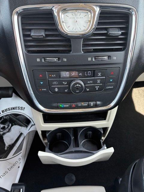 Chrysler Town & Country  2012