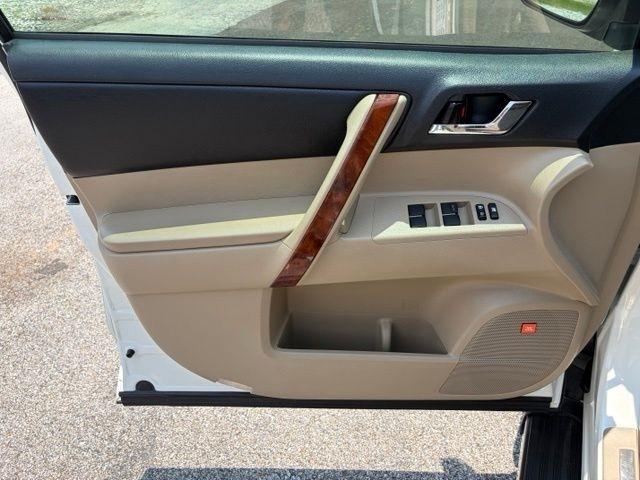 Toyota Highlander  2012