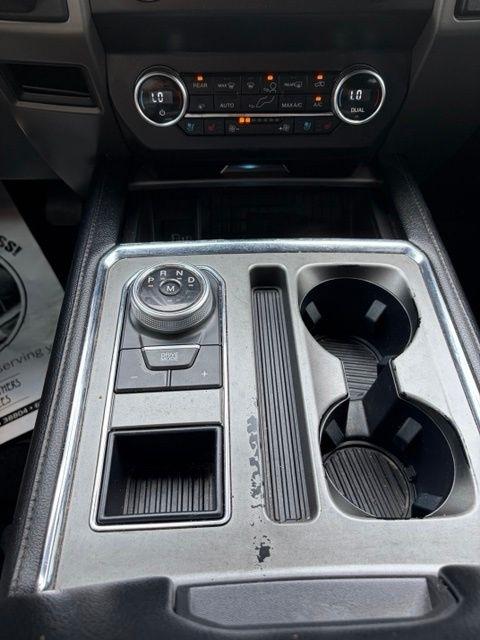 Ford Expedition  2021