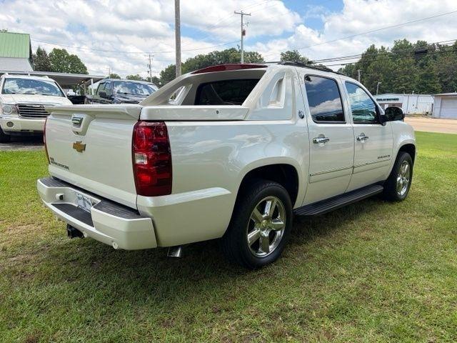 Chevrolet Avalanche  2013