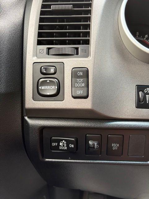 Toyota Tundra  2010