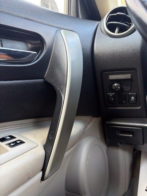 Nissan Rogue  2012