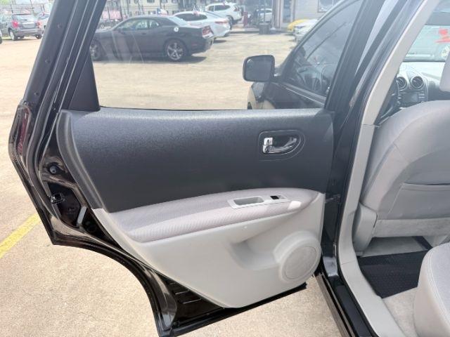 Nissan Rogue SV FWD 2013