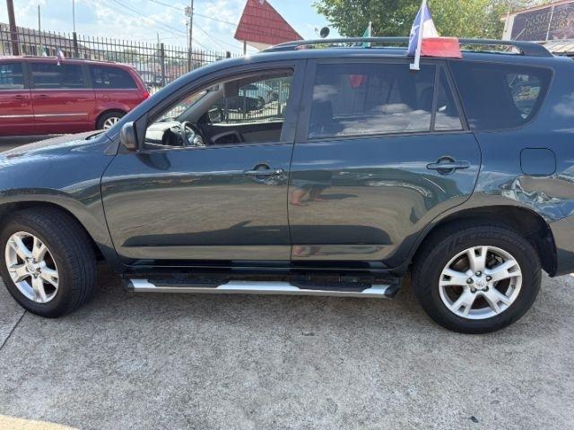 Toyota RAV4 Base I4 2WD 2012