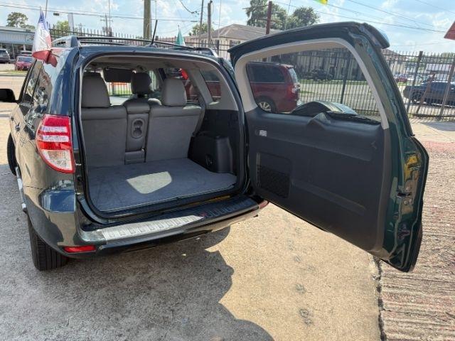 Toyota RAV4 Base I4 2WD 2012