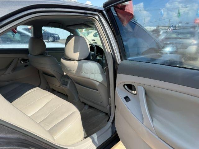 Toyota Camry SE 5-Spd AT 2009