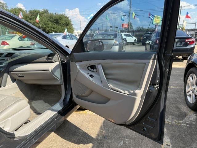 Toyota Camry SE 5-Spd AT 2009