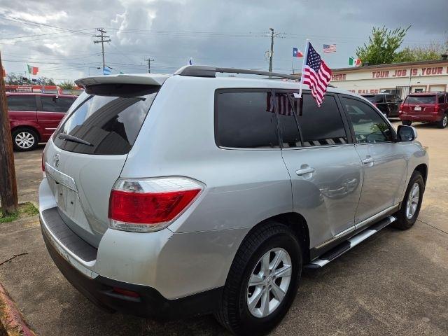 Toyota Highlander Base 2WD I4 2012