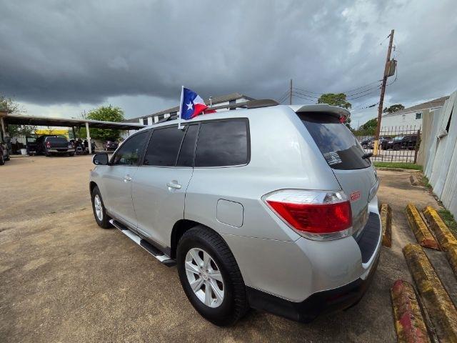 Toyota Highlander Base 2WD I4 2012