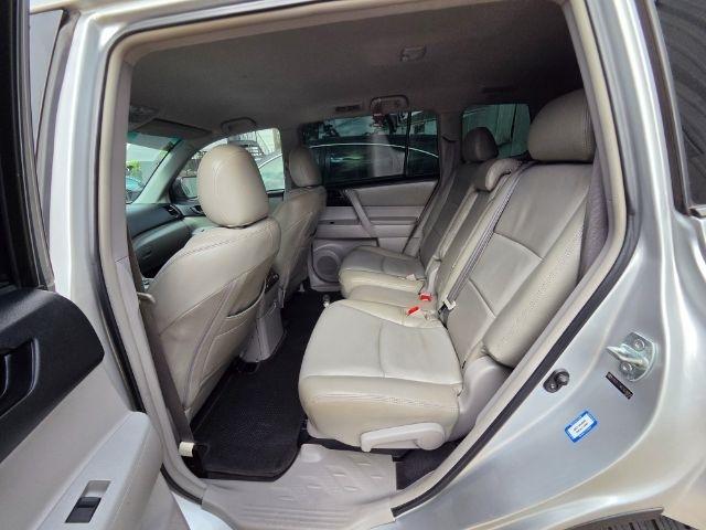 Toyota Highlander Base 2WD I4 2012