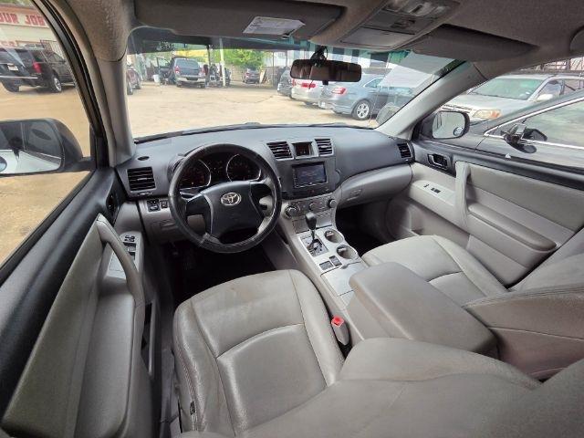 Toyota Highlander Base 2WD I4 2012