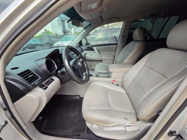 Toyota Highlander Base 2WD I4 2012