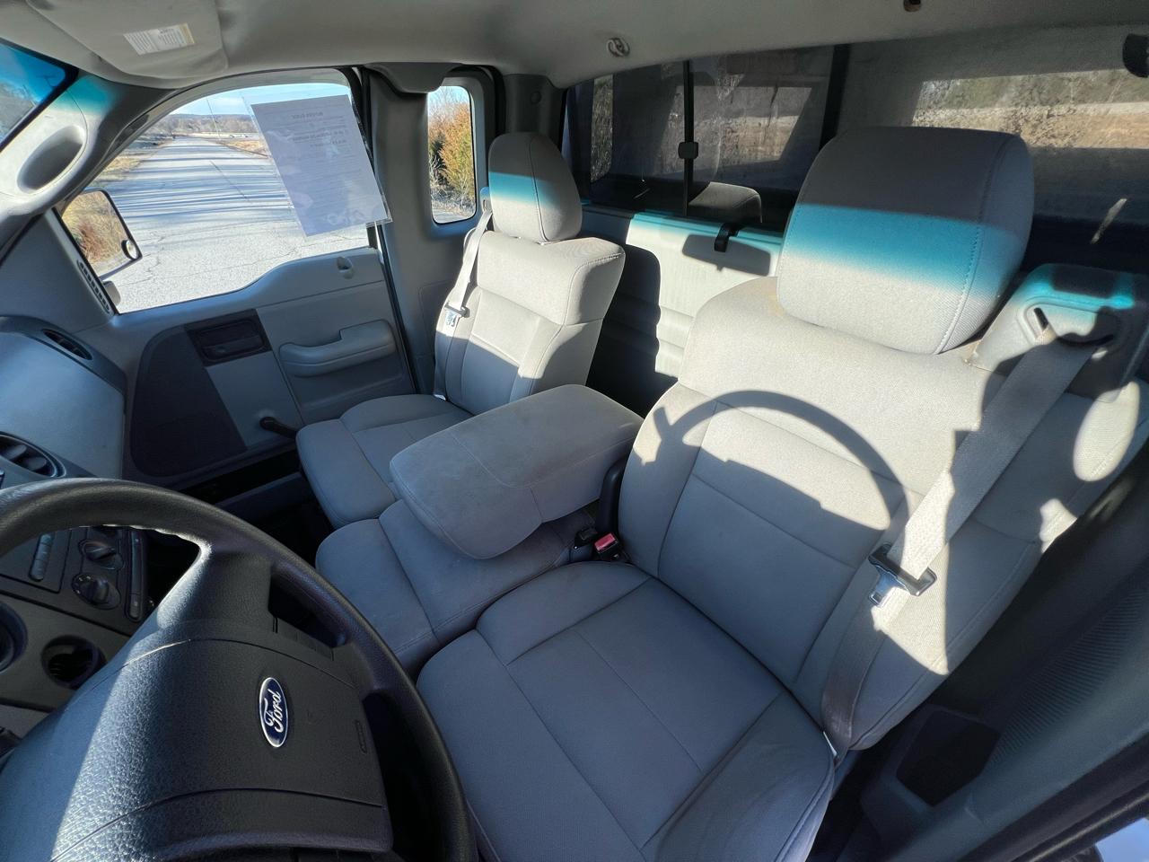 Ford F-150 XL 4WD 2005