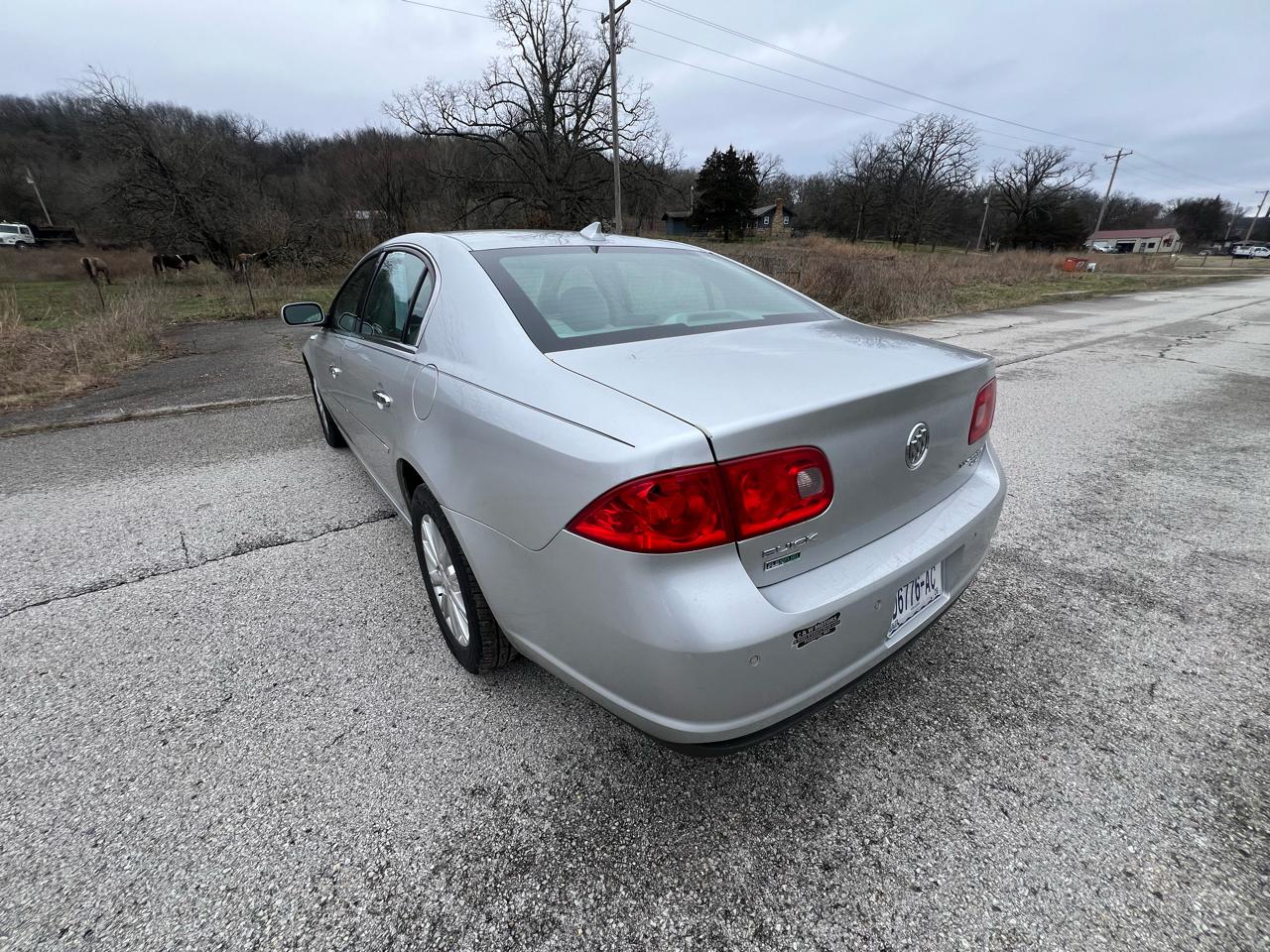 Buick Lucerne CXL 2011