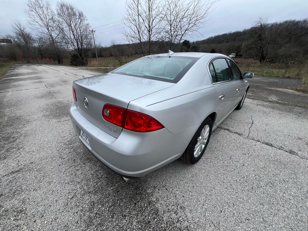 Buick Lucerne CXL 2011
