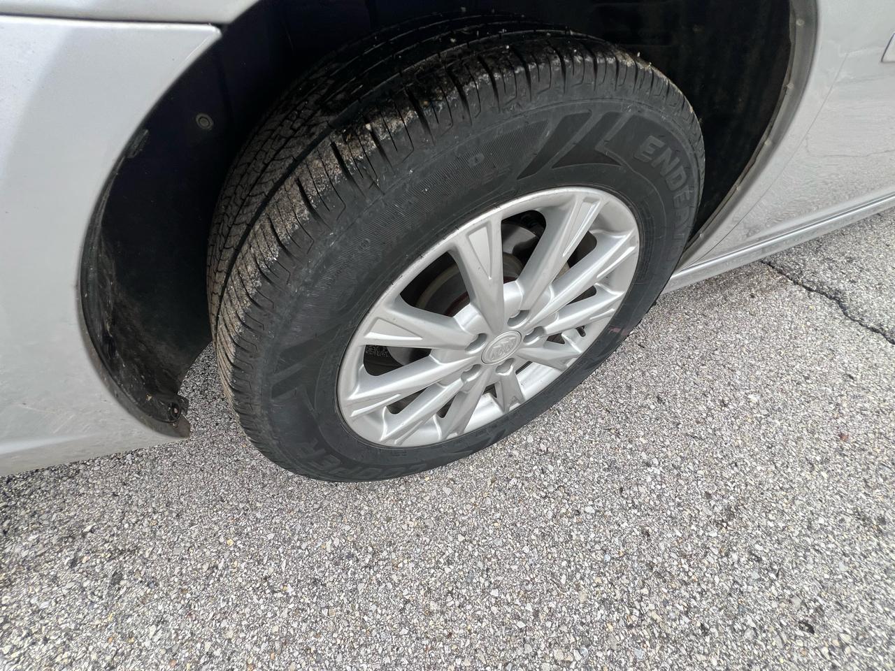 Buick Lucerne CXL 2011