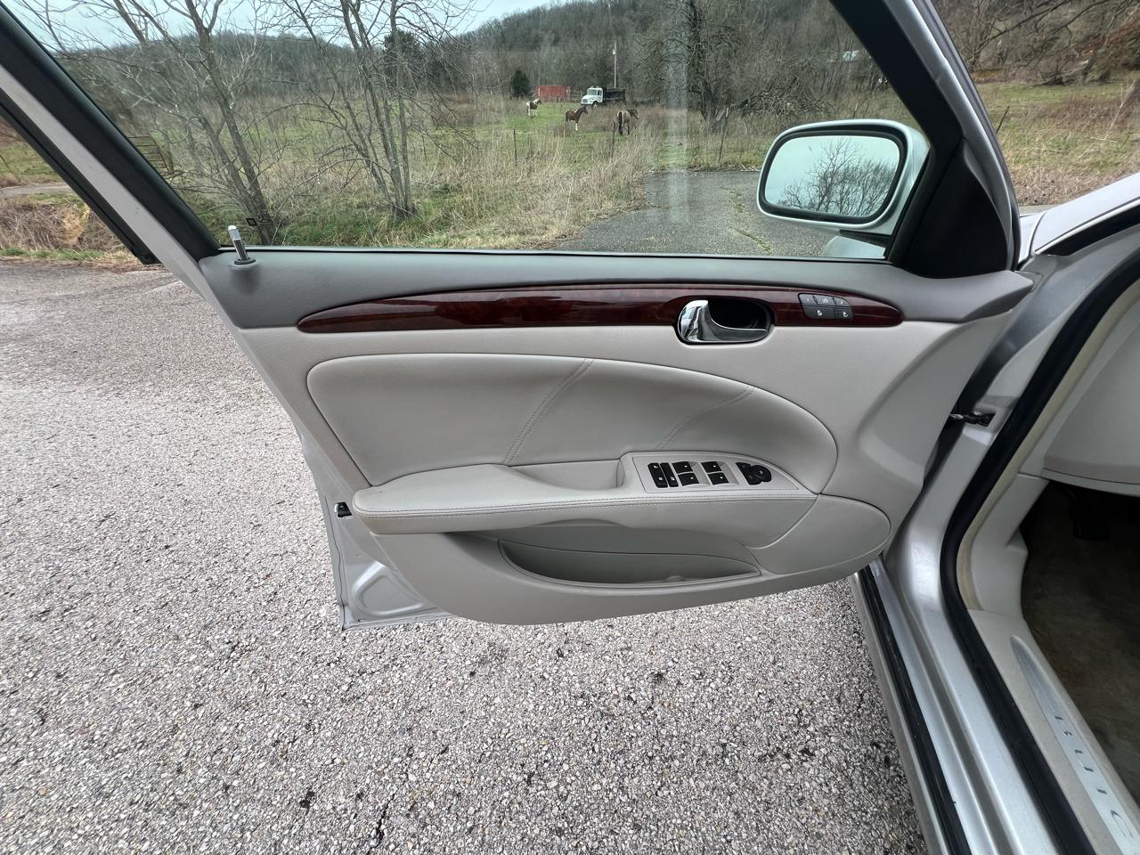 Buick Lucerne CXL 2011