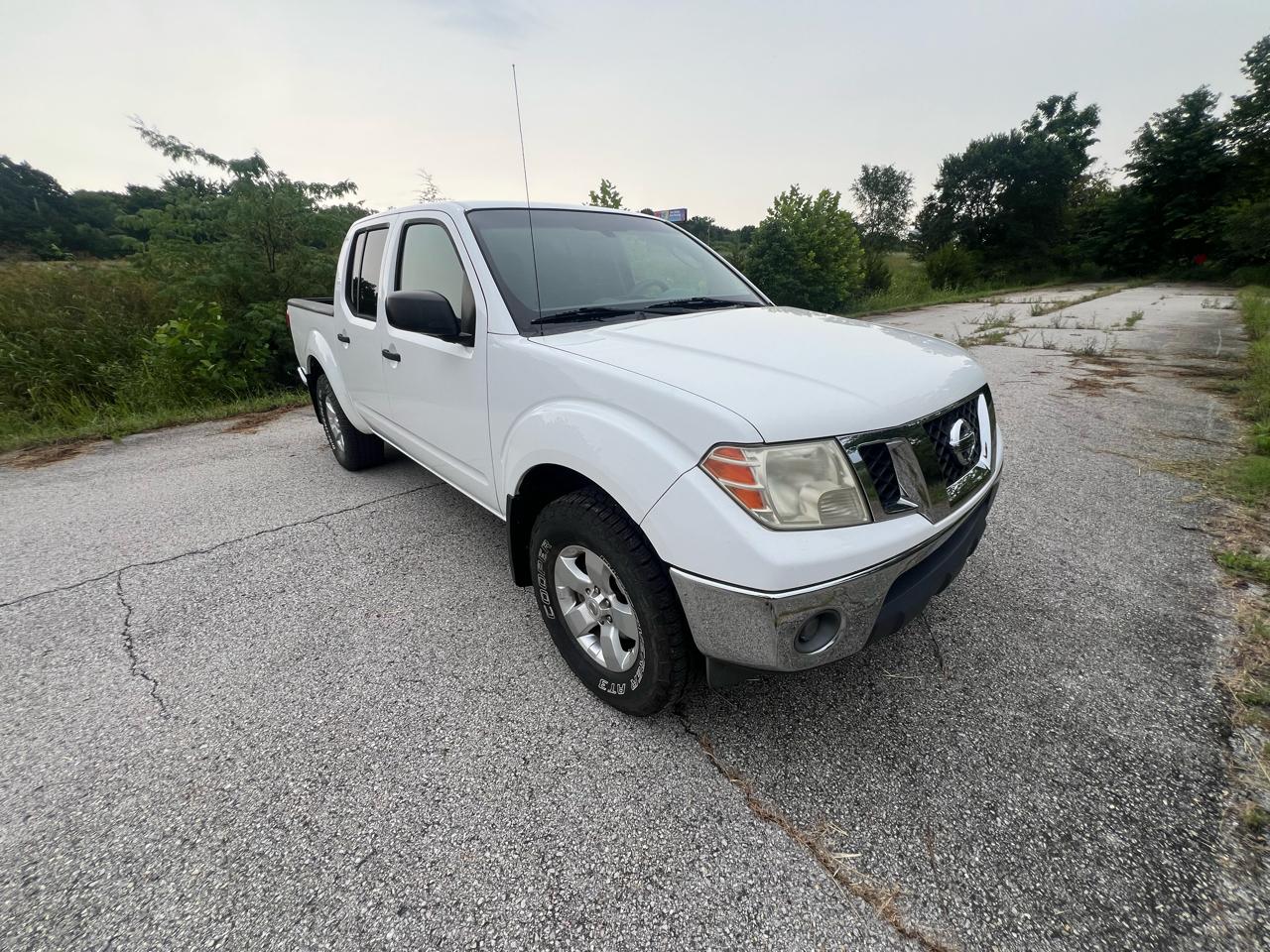 Nissan Frontier LE Crew Cab 4WD 2010