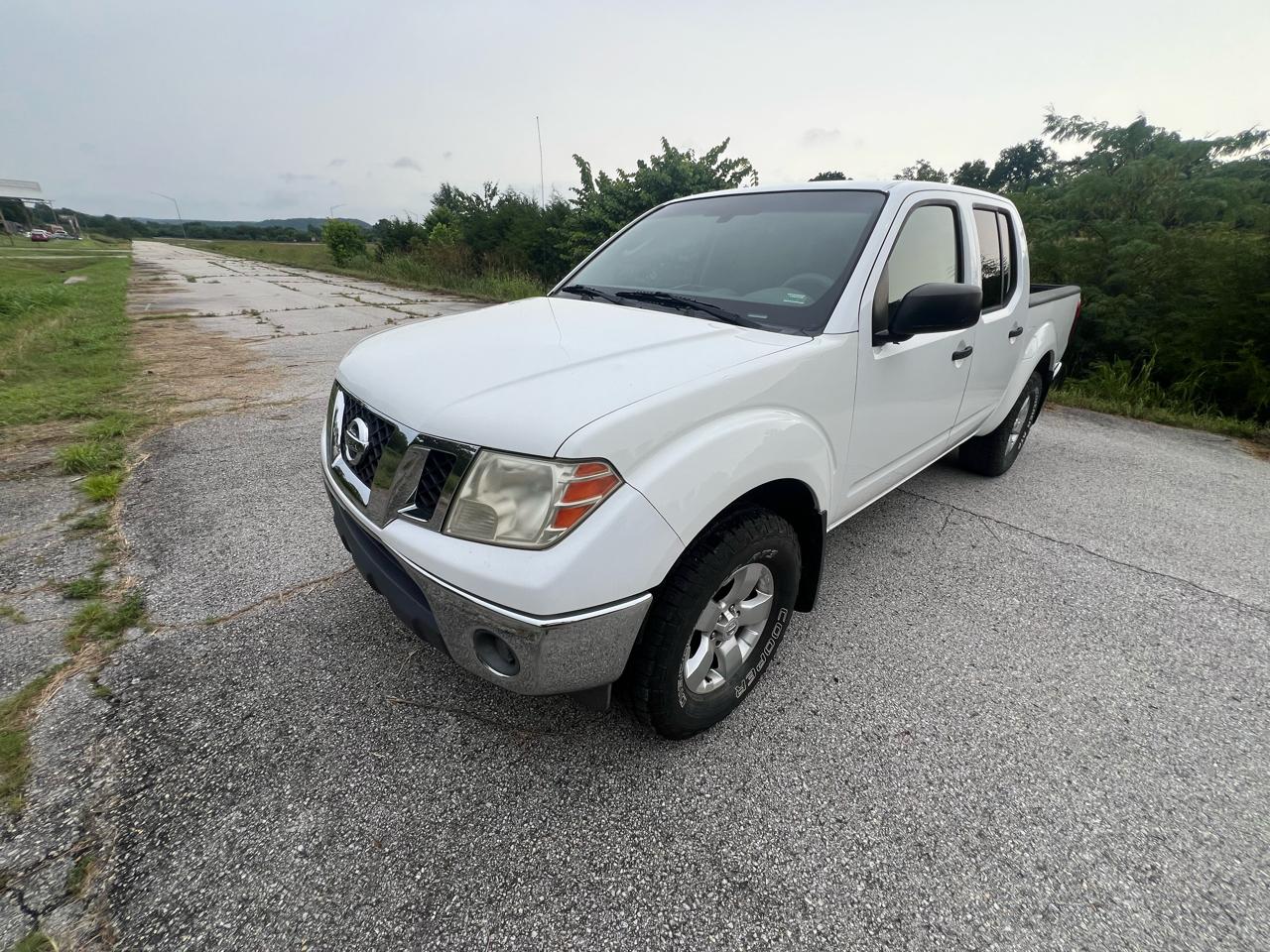 Nissan Frontier LE Crew Cab 4WD 2010