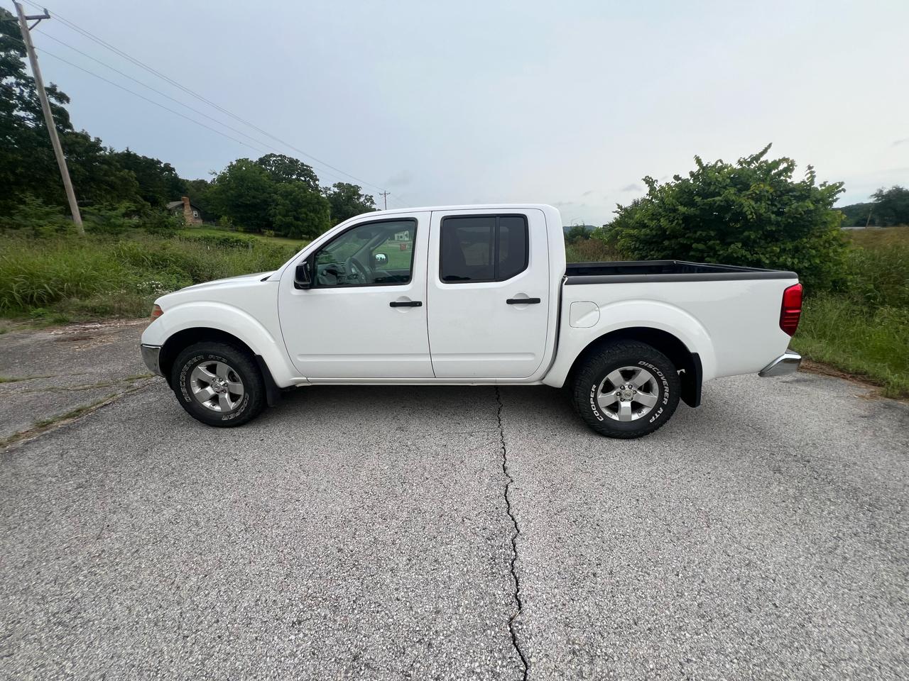 Nissan Frontier LE Crew Cab 4WD 2010