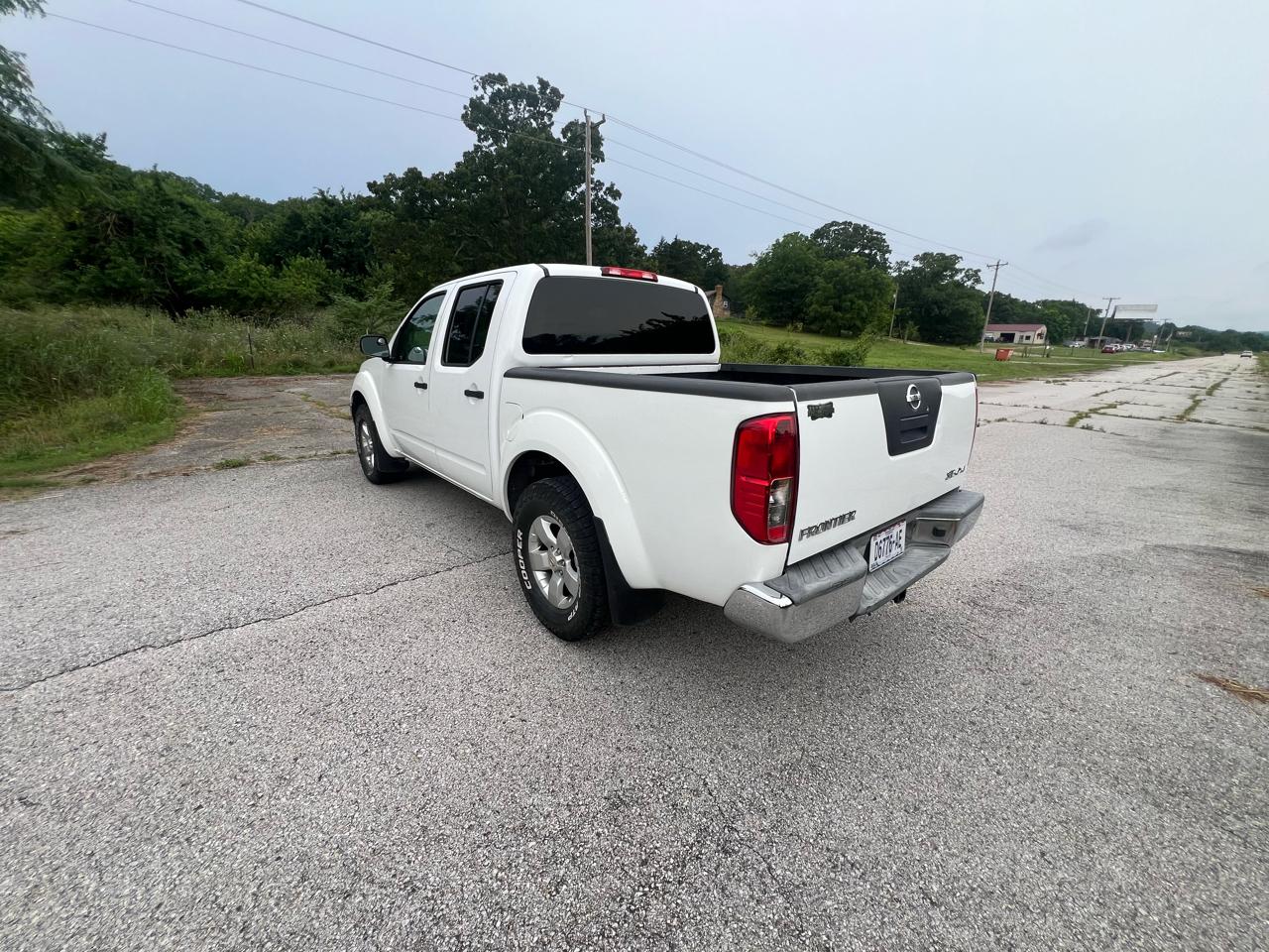 Nissan Frontier LE Crew Cab 4WD 2010