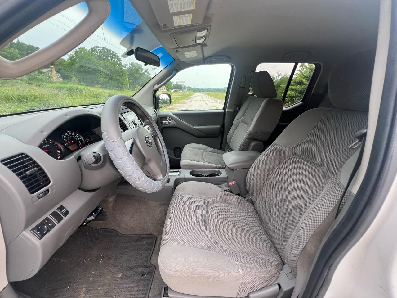Nissan Frontier LE Crew Cab 4WD 2010