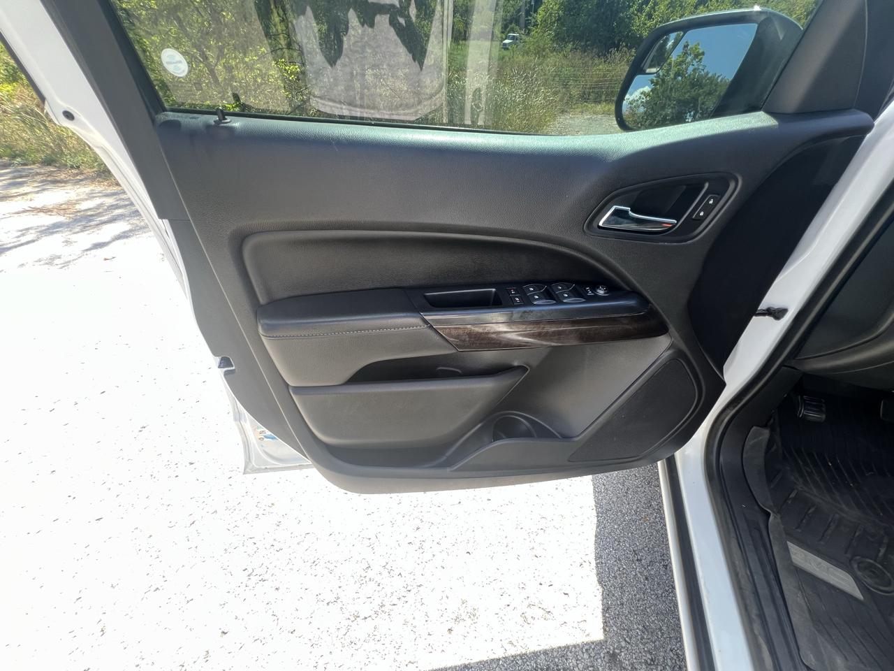 GMC Canyon SLT Crew Cab 4WD Short Box 2017