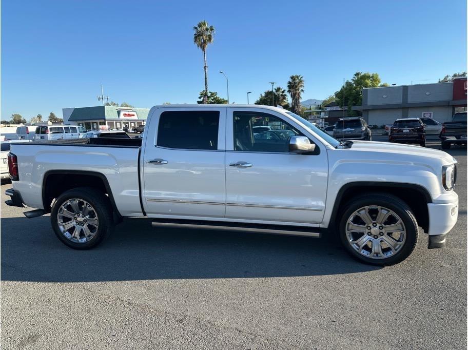 GMC Sierra 1500 Denali Crew Cab Long Box 4WD 2017