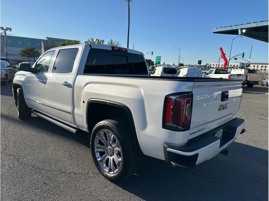 GMC Sierra 1500 Denali Crew Cab Long Box 4WD 2017