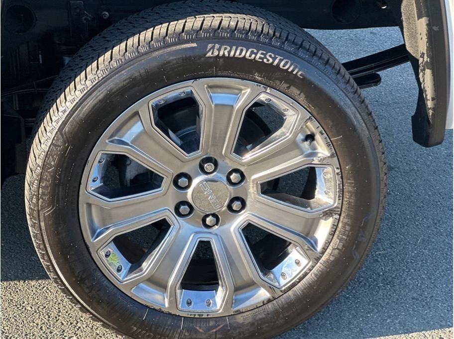 GMC Sierra 1500 Denali Crew Cab Long Box 4WD 2017