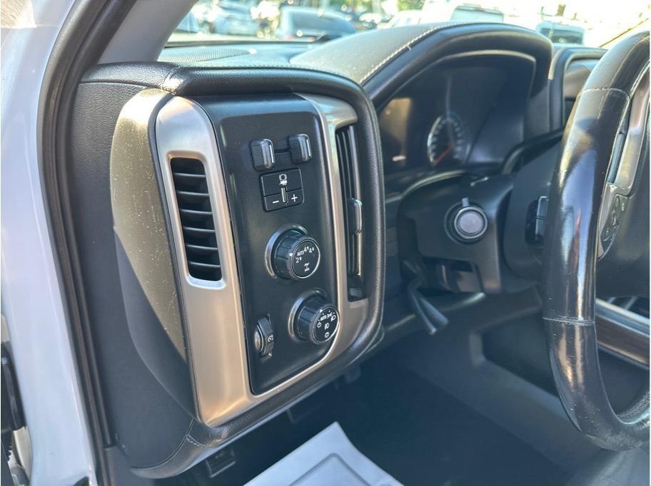 GMC Sierra 1500 Denali Crew Cab Long Box 4WD 2017
