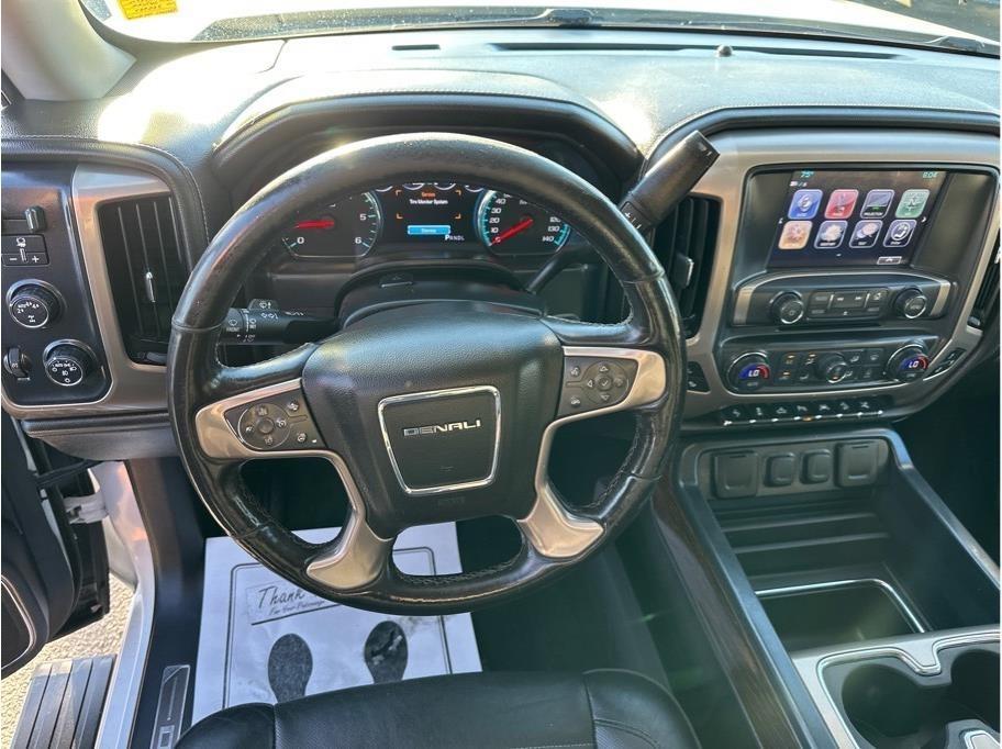 GMC Sierra 1500 Denali Crew Cab Long Box 4WD 2017