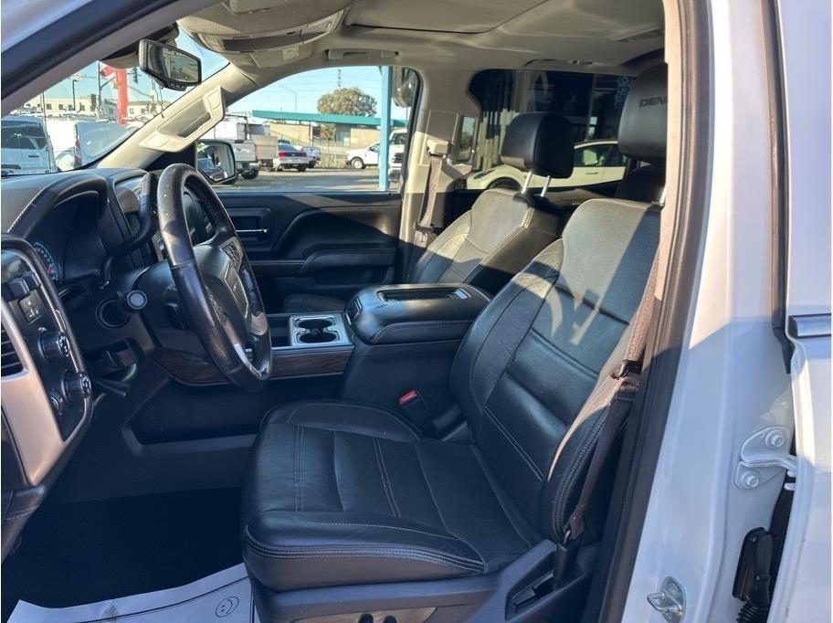 GMC Sierra 1500 Denali Crew Cab Long Box 4WD 2017