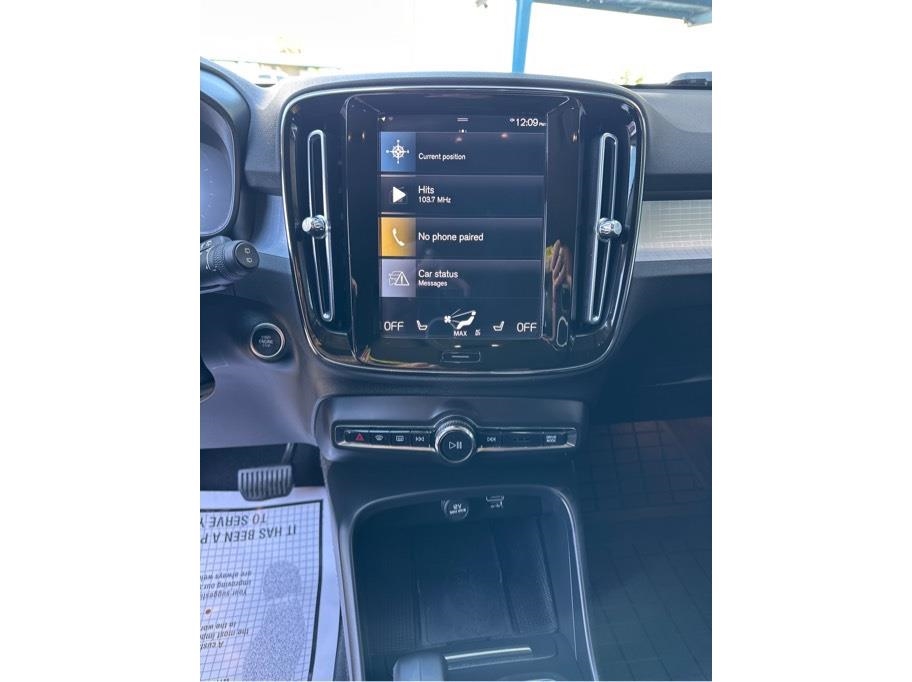 2022 Volvo XC40 T5 Momentum AWD photo 13
