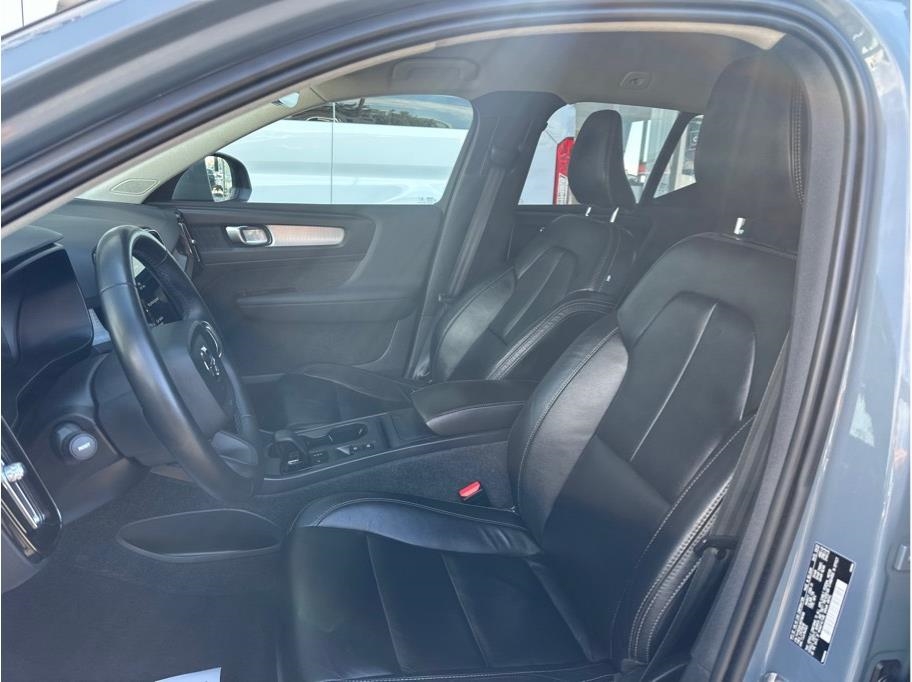 2022 Volvo XC40 T5 Momentum AWD photo 15