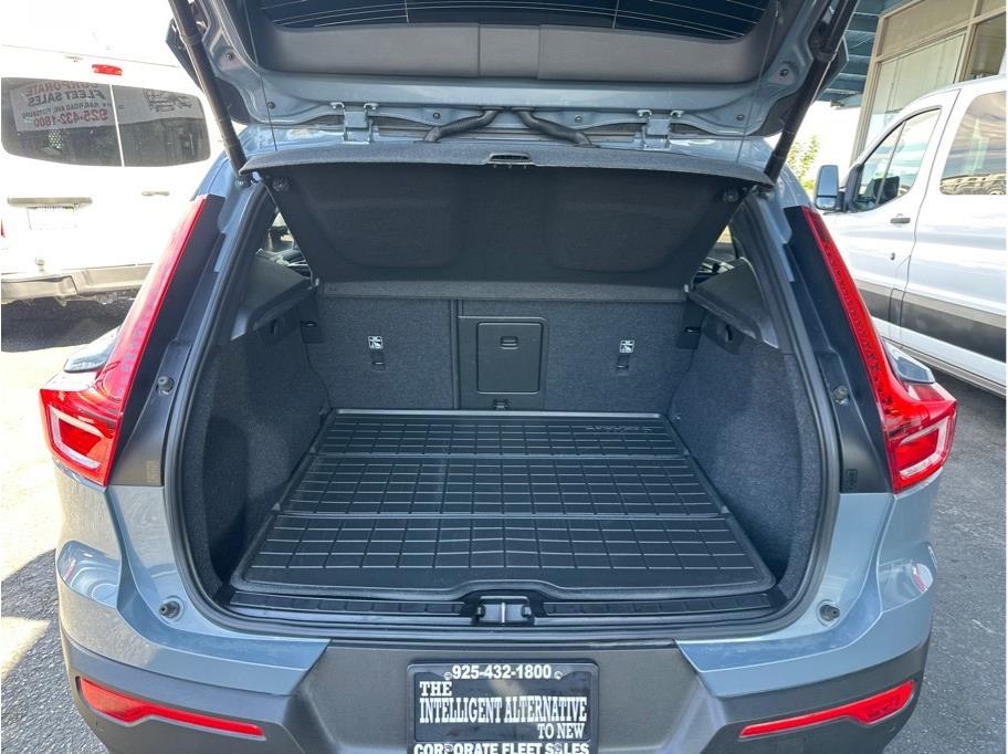2022 Volvo XC40 T5 Momentum AWD photo 17