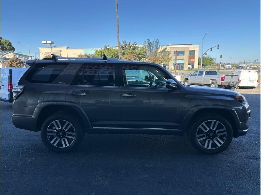 Toyota 4Runner Limited 4WD V6 2016
