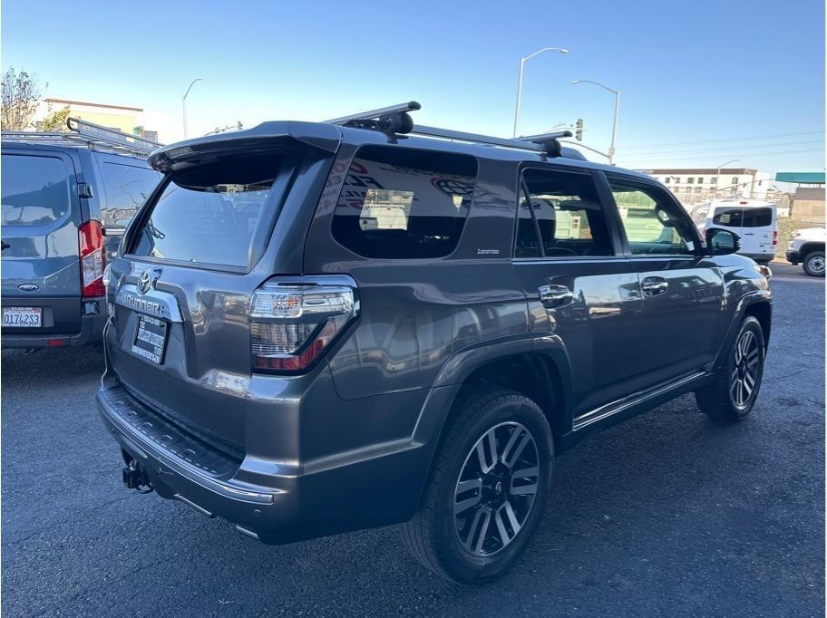Toyota 4Runner Limited 4WD V6 2016