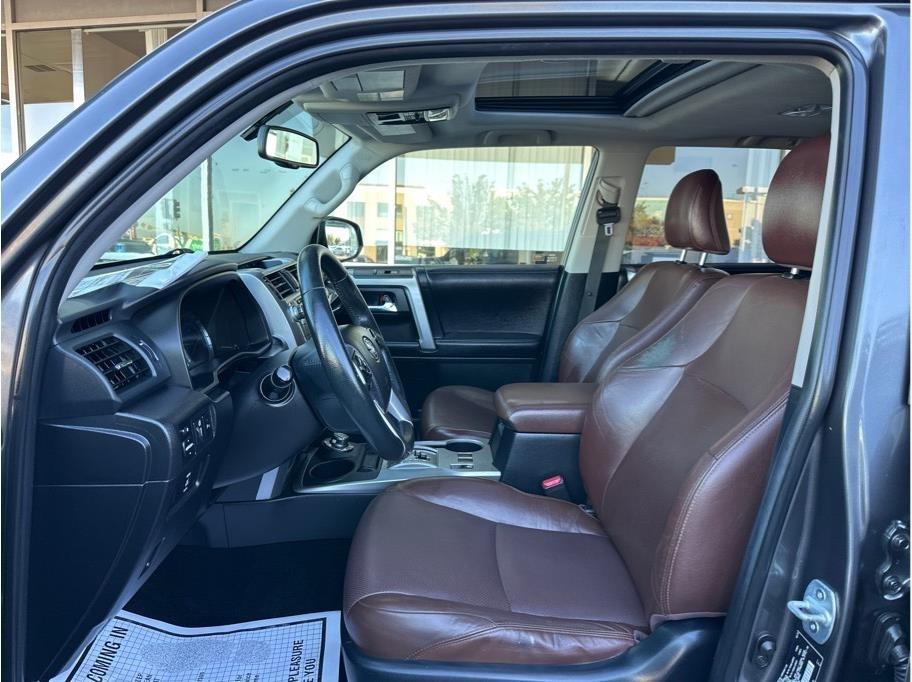 Toyota 4Runner Limited 4WD V6 2016