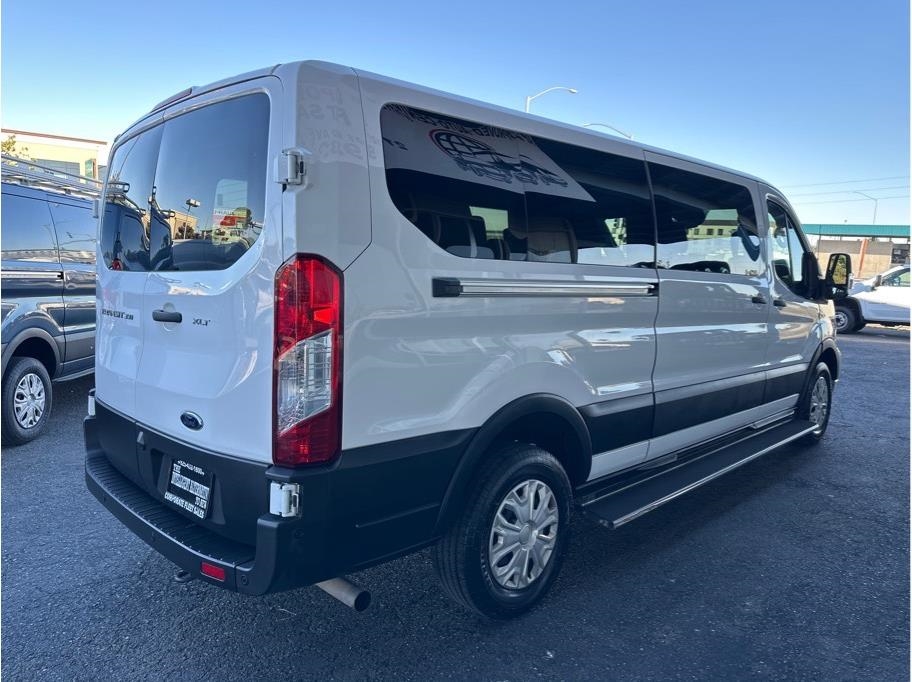 Ford Transit 350 Wagon Low Roof XLT w/Sliding Pass. 148-in. WB 2022 Ford Transit 350 Wagon Low Roof XLT w/Sliding Pass. 148-in. WB 2022