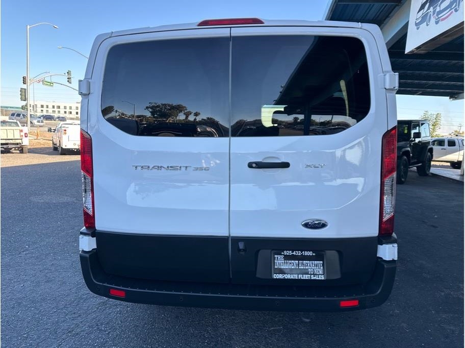 Ford Transit 350 Wagon Low Roof XLT w/Sliding Pass. 148-in. WB 2022 Ford Transit 350 Wagon Low Roof XLT w/Sliding Pass. 148-in. WB 2022