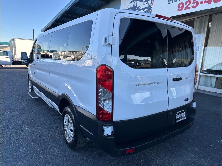 Ford Transit 350 Wagon Low Roof XLT w/Sliding Pass. 148-in. WB 2022 Ford Transit 350 Wagon Low Roof XLT w/Sliding Pass. 148-in. WB 2022